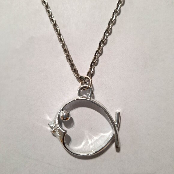 Sarah Coventry Vintage Fish Charm Necklace, Stamped, Silvertone - Picture 1 of 9